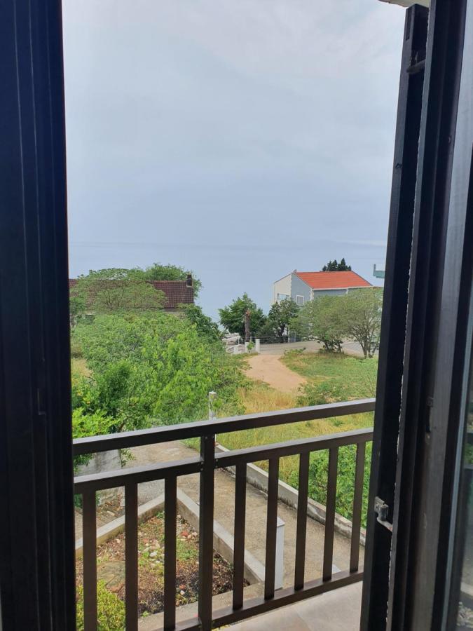 Vila Lidus Brist Exterior foto