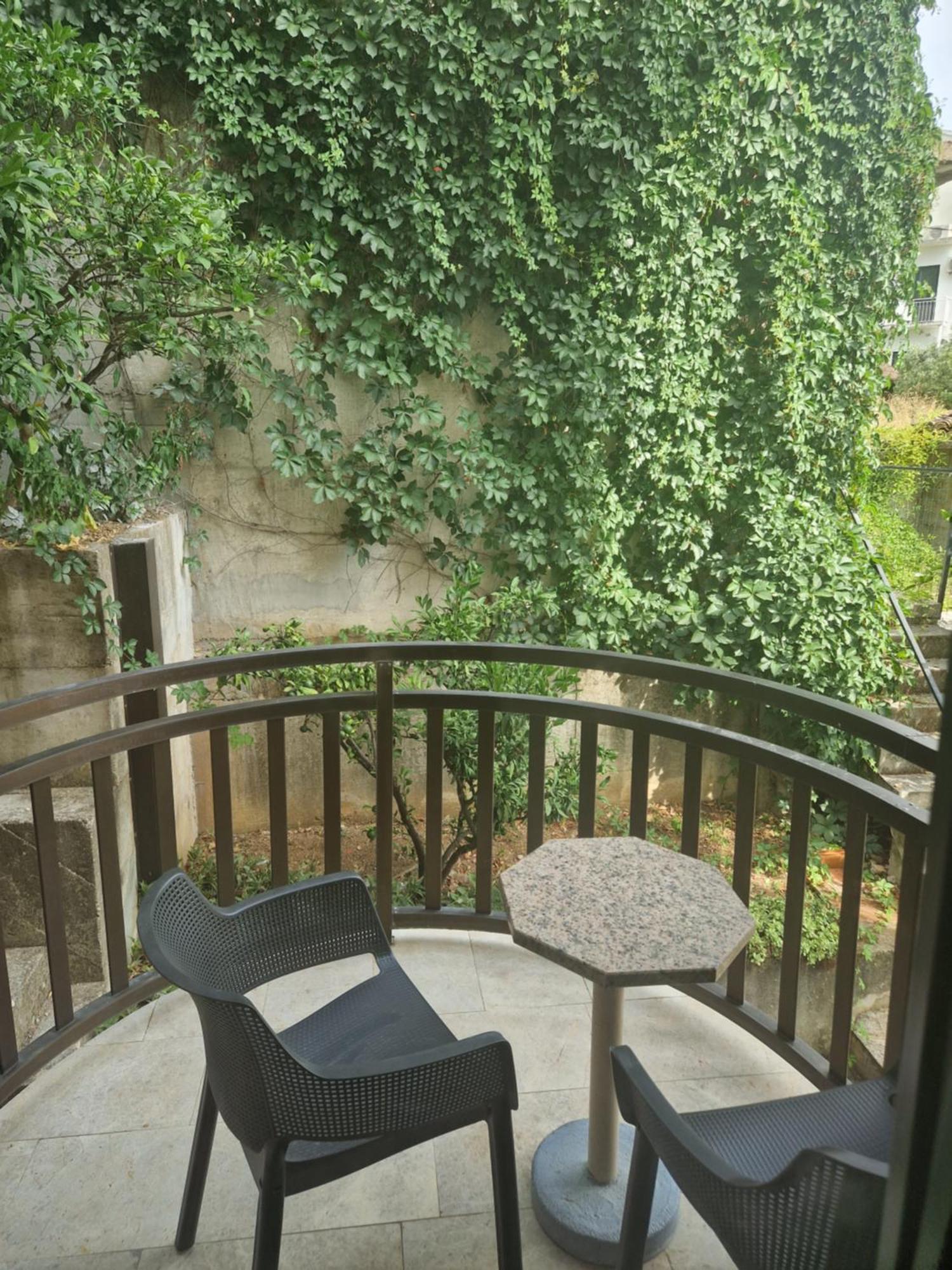 Vila Lidus Brist Exterior foto