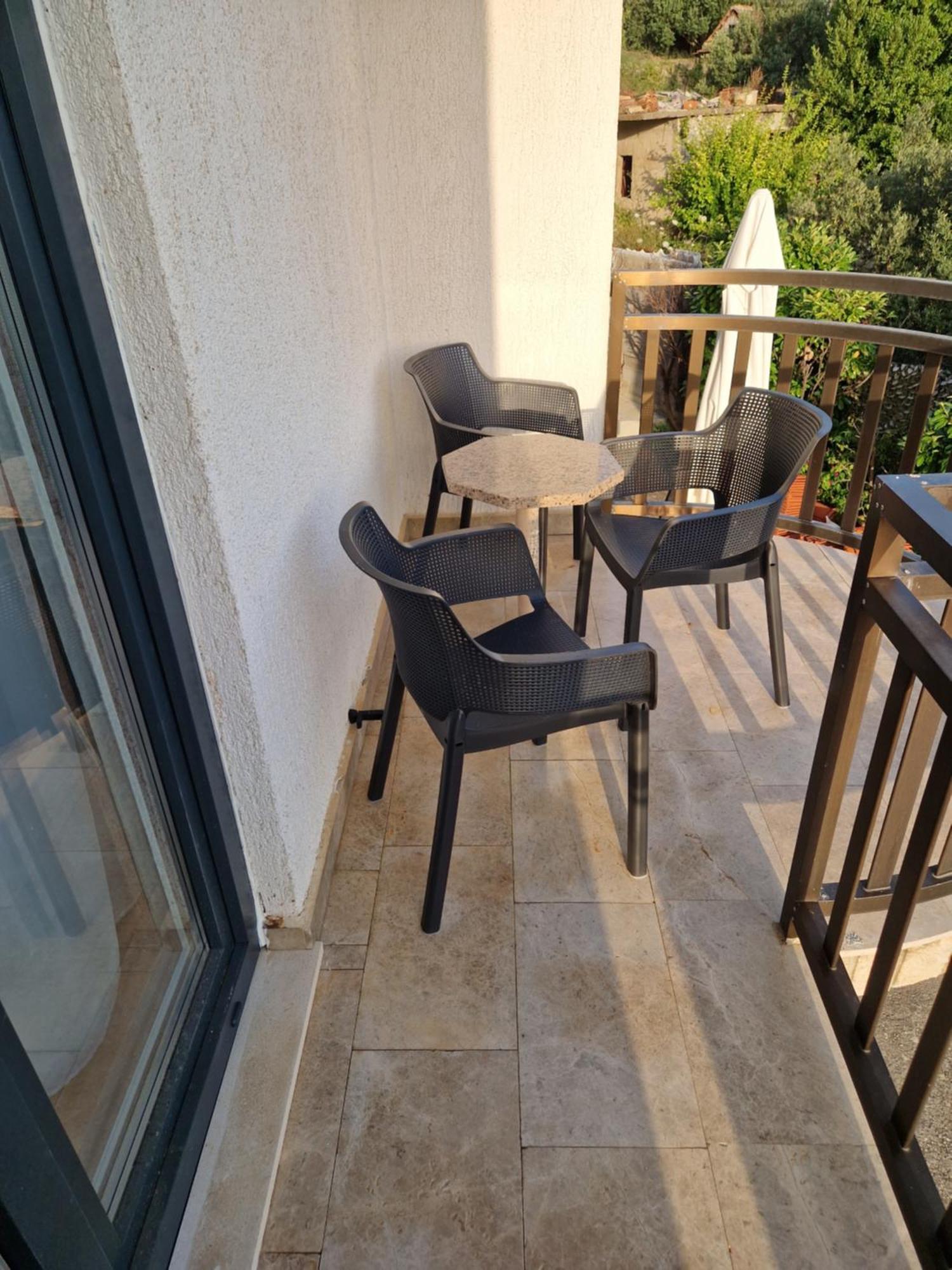 Vila Lidus Brist Exterior foto